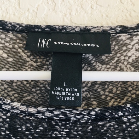 I.N.C. Black & white snake print sleeveless Top - Picture 2 of 3